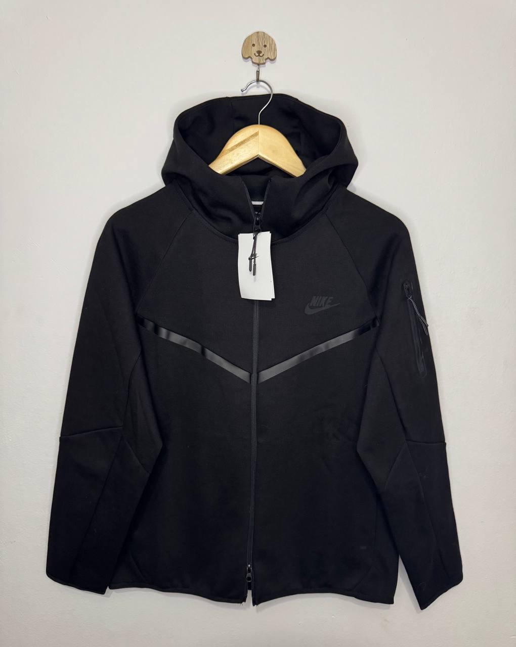 Nike Men’s Black and Grey Tracksuit Set  Stylish Sportswear Outfit